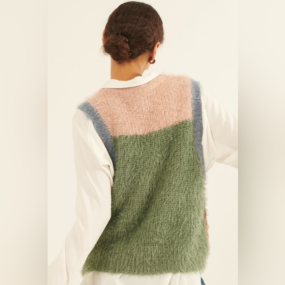 Furry Knit Colorblock Sweater Vest in Blue-Navy Size Large - Picture 8 of 10